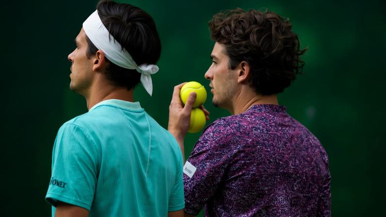 Fonseca vence nas duplas e avança às quartas