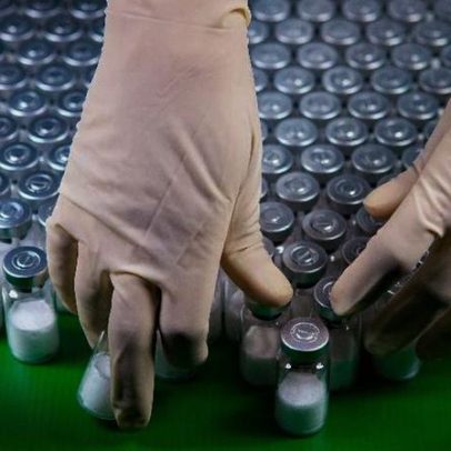 SUS suspende uso de vacina da dengue e brasileiro apita abertura da Copa