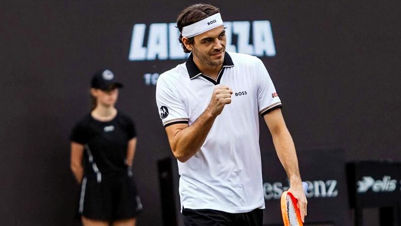 Fritz vence em Stuttgart pela 350ª vitória; Shelton tem jogo suspenso
