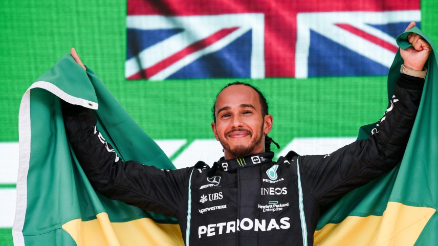 Hamilton afirma torcer pelo Brasil na Copa, sua seleção favorita