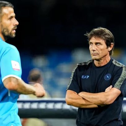 Napoli confirma saída do técnico Antonio Conte