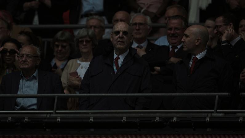 Avram Glazer, ao centro, durante o jogo entre Chelsea e Manchester United pela Premier League — Foto: Getty Images