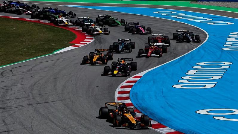 Largada do GP da Espanha de F1 2025 — Foto: Clive Rose - Formula 1/Formula 1 via Getty Images