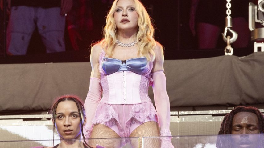 Madonna faz show surpresa na Times Square, em Nova York — Foto: Getty Images