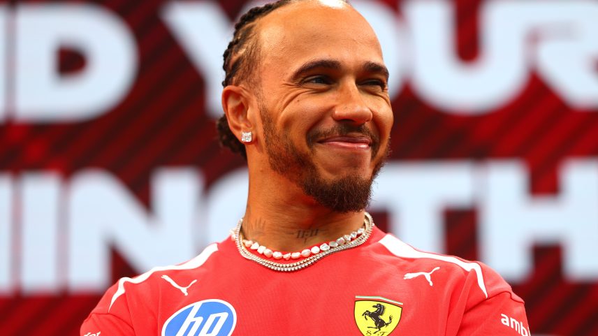 Lewis Hamilton no pódio do GP do Canadá de F1 2026 — Foto: Mathieu Belanger/Reuters