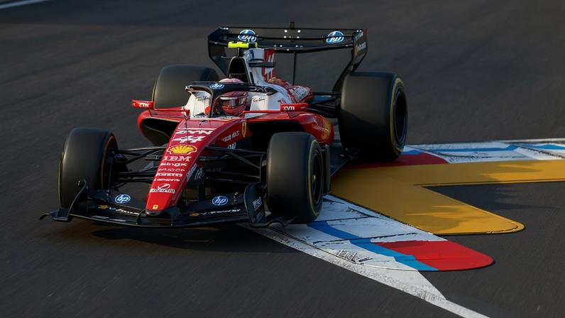 Lewis Hamilton no segundo treino livre para o GP de Mônaco de F1 — Foto: Sam Bloxham/LAT Images