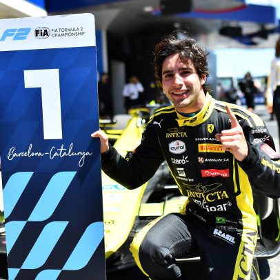 Rafael Câmara vence a primeira prova da F2 em Barcelona após estratégia certeira