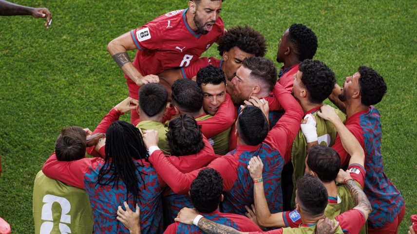 Cristiano Ronaldo faz recorde e ajuda Portugal a manter sonho de Copa