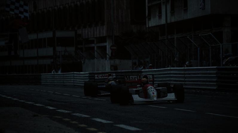 Ayrton Senna segura Nigel Mansell no inesquecível GP de Mônaco de 1992 — Foto: Paul-Henri Cahier/Getty Images