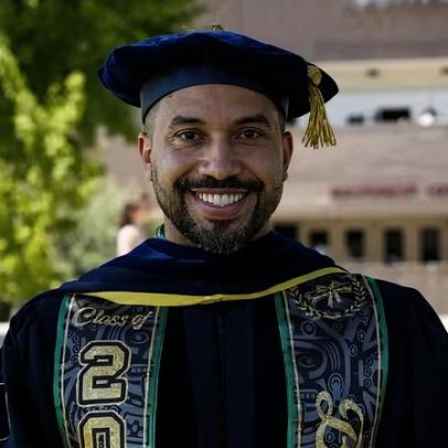 Gil do Vigor comemora formatura em PhD nos EUA