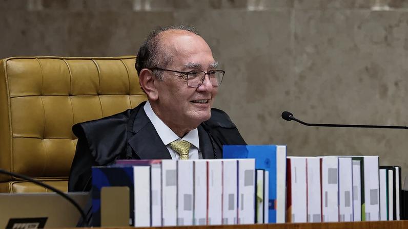 Gilmar Mendes se emociona em homenagem de 24 anos no STF