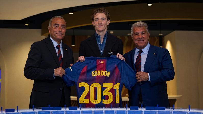 Barcelona tem recursos para comprar Gordon e mirar João Pedro e Julián Álvarez