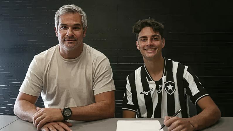 Augusto Oliveira, diretor de futebol de base do Botafogo e o lateral Guilherme Risso