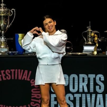 Halep tem carreira celebrada em Cluj-Napoca com exibição, troféus e fotos