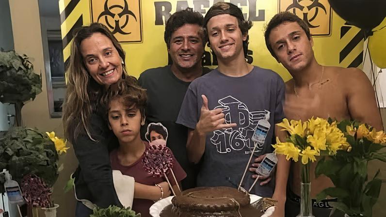 Ex-paquito Robson Barros morre aos 57, deixa 4 filhos e empresa