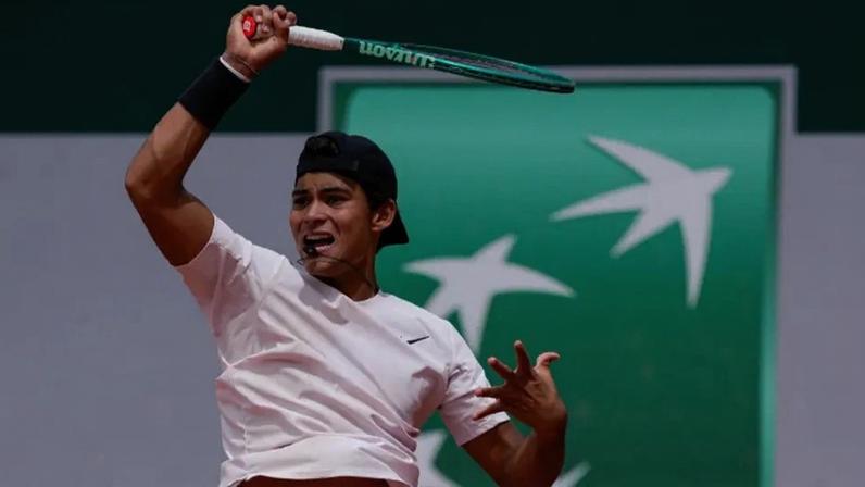 Guto Miguel em uma das vitórias em Roland Garros (Foto: Divulgação)