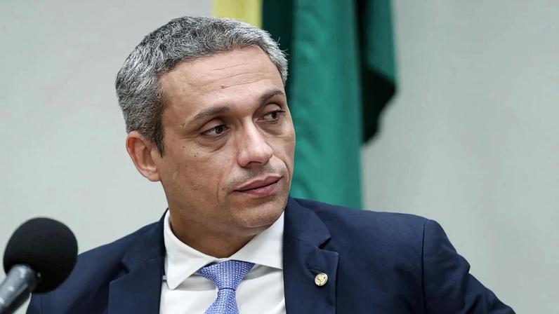 Gayer é condenado a indenizar o PT por nota falsa sobre atentado a Bolsonaro