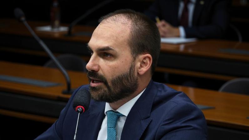 STF forma maioria para condenar Eduardo Bolsonaro por coação no processo
