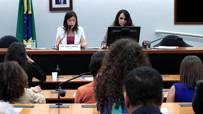 Votação na Câmara sobre projeto que criminaliza a misoginia será em julho