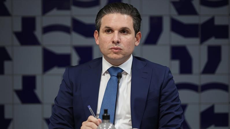 PF cita Hugo Motta em investigação sobre benefícios pagos por Daniel Vorcaro