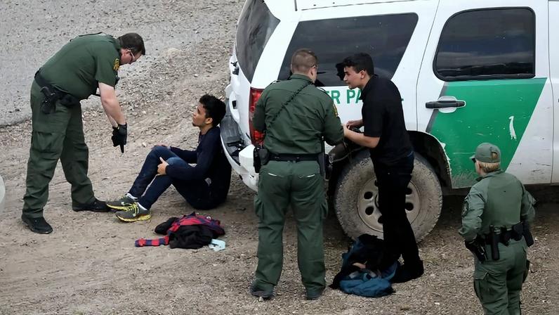 Justiça dos EUA condena 8 pessoas por ataque a centro de detenção de imigrantes