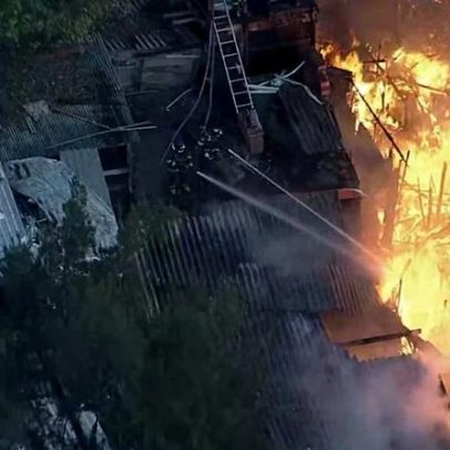 Incêndio de grandes proporções atinge Paraisópolis, em São Paulo