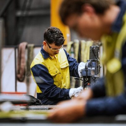 Indústria avança 0,7% em abril e soma 4º mês de crescimento