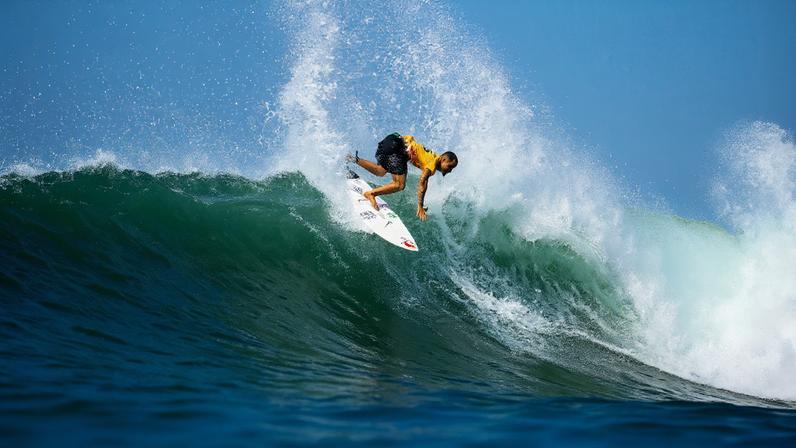 Italo Ferreira surfe WSL el salvador — Foto: Aaron Hughes/World Surf League