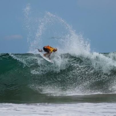 Italo Ferreira vence duelo entre campeões e avança à semifinal em El Salvador