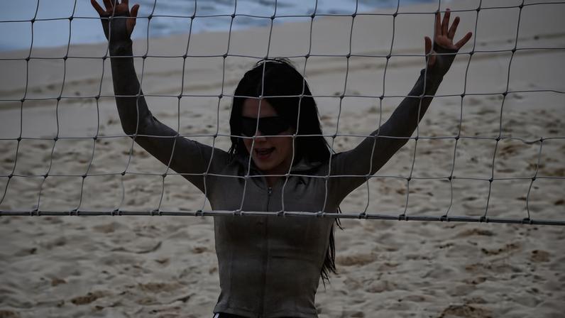 Jade Picon na Praia da Barra da Tijuca — Foto: Fabricio Pioyani/AgNews