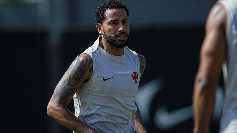 Jair em treino do Vasco (Foto: Matheus Lima/Vasco)