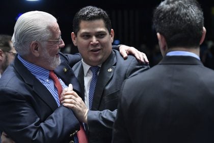 Alcolumbre defende Jaques Wagner após PF e cobra presunção de inocência