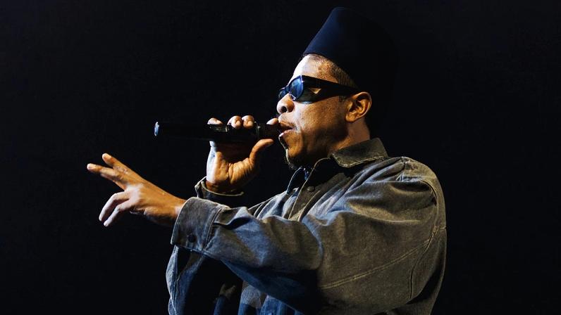 Jay-Z está grande demais para isso; esse pode ser o problema