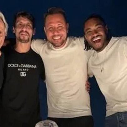 Jorge Jesus reencontra ex-jogadores do Flamengo durante férias no Brasil