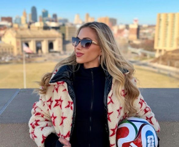 Gracie Hunt, herdeira dos Chiefs, muda estilo NFL para a Copa do Mundo