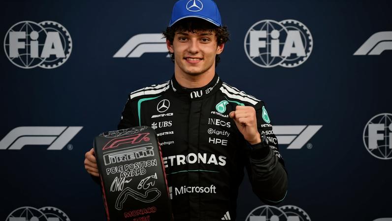 Kimi Antonelli conquista pole no GP de Mônaco pela F1 2026 (Foto: Andrej ISAKOVIC / AFP)