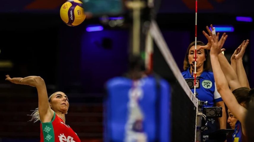 Koleva ataca na estreia da Bulgária na VNL 2026, contra a Holanda (Foto: Volleyball World_