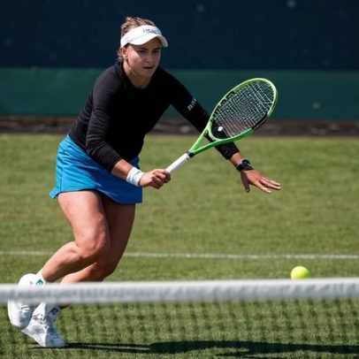 Krejcikova domina na Holanda; Ruse reencontra Mertens