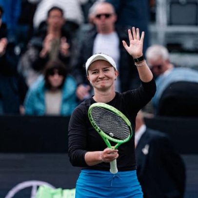 Krejcikova retorna a final após dois anos e busca título na grama