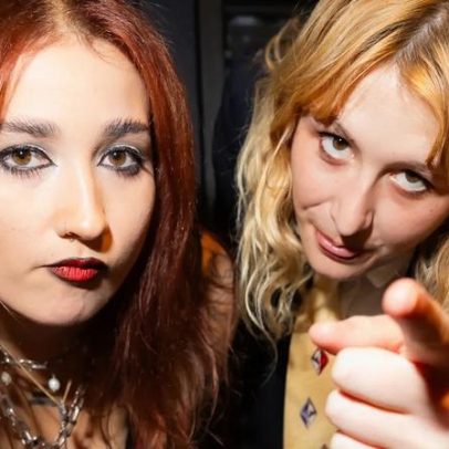 Lambrini Girls em Brooklyn: melhores fotos ao vivo da banda punk britânica