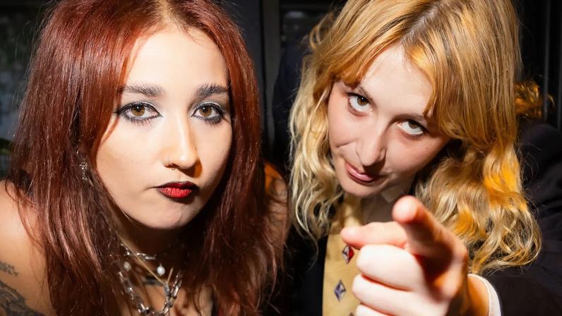 Lambrini Girls em Brooklyn: melhores fotos ao vivo da banda punk britânica