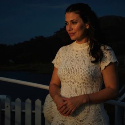 Larissa Tomásia mostra gravidez em ensaio fotográfico
