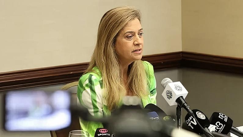 Leila Pereira, presidente do Palmeiras, durante entrevista coletiva