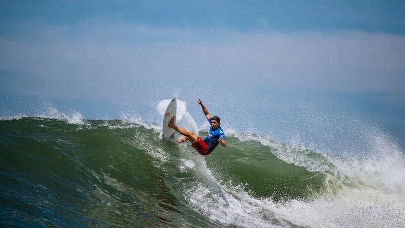 Leonardo Fioravanti é campeão da etapa de Punta Roca da WSL — Foto: wsl