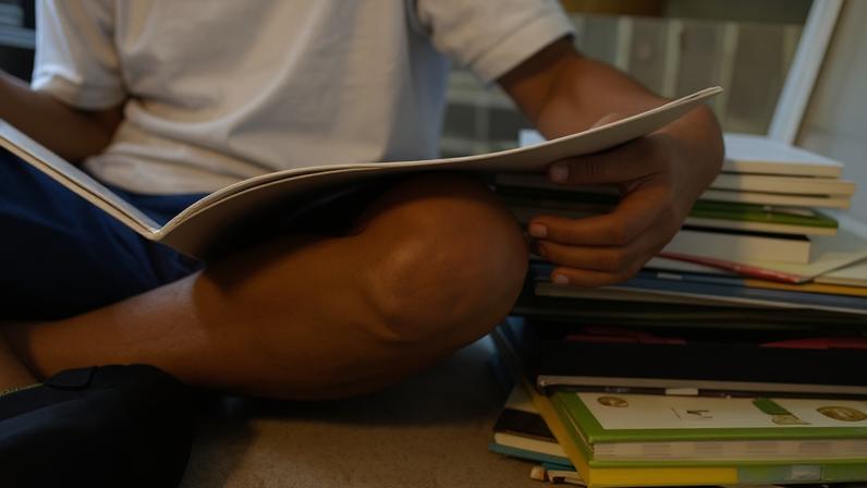 Literatura como ferramenta para mitigar impactos do racismo na sala de aula