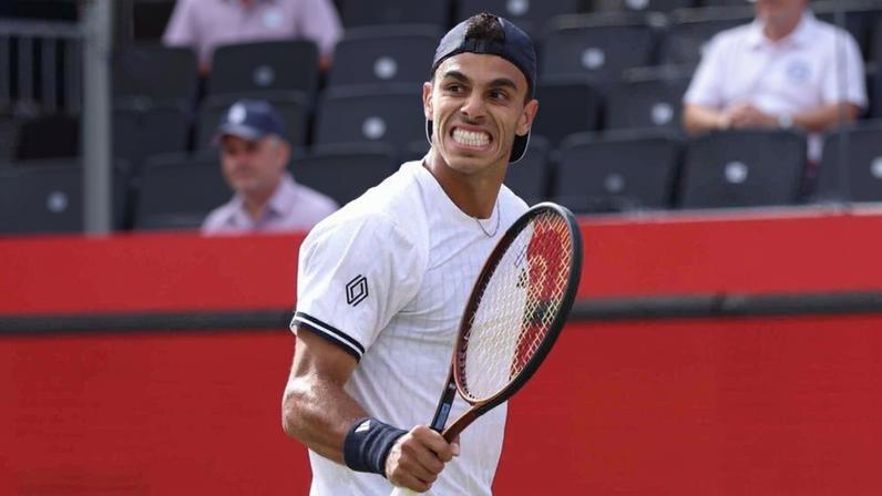 Cerúndolo avança às semis em Queen's e supera Fonseca no ranking