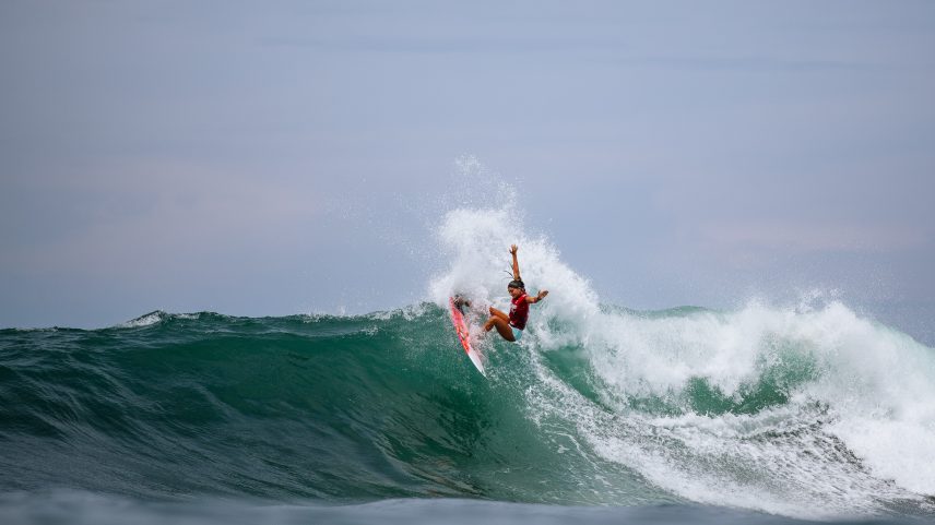 Luana Silva em El Salvador — Foto: Aaron Hughes/WSL