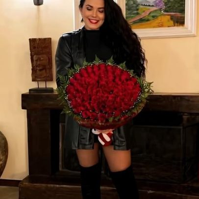 Luiza Ambiel reage de forma inusitada ao receber buquê de admirador secreto