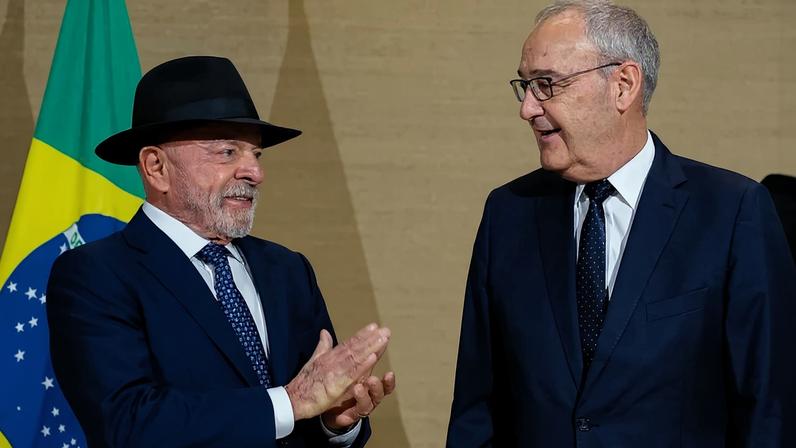 Logo depois de desembarcar na França, o presidente Lula (PT) se encontrou com o presidente da Suíça, Guy Parmelin. Foto: Ricardo Stuckert/PR