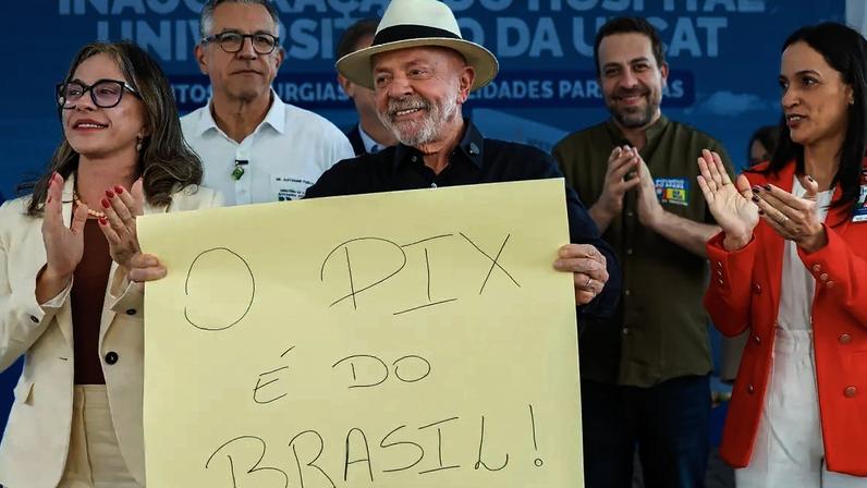 Lula e o governo como um todo retomaram a defesa do PIX como um ato de soberania contra os EUA.